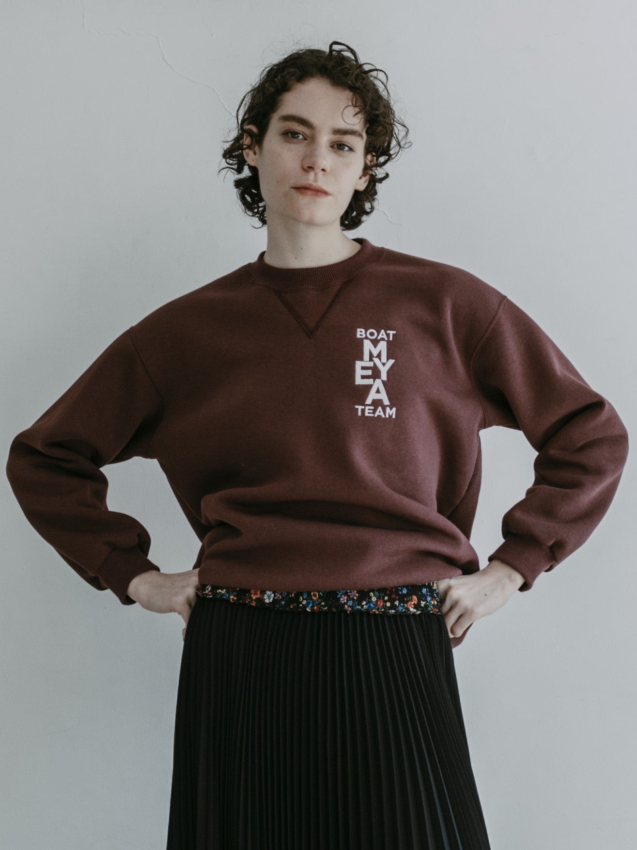 MEYAME NO.6 EMBROIDELY SWEAT (BRUSHED LINING) BURGUNDY – CASDAY
