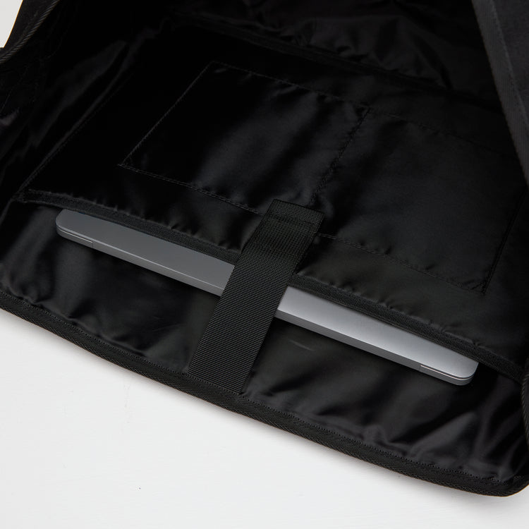 PACKING  BLACK REFLECTIVE MESSENGER PA-058