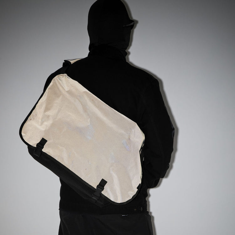 PACKING  BLACK REFLECTIVE MESSENGER PA-058
