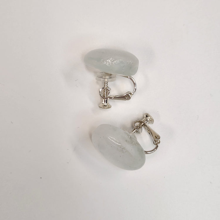 tiinei / Specimen earring glass - round - (one ear)